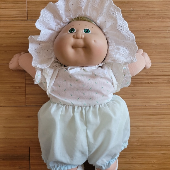 cabbage Patch Kids Other - VINTAGE CABBAGE PATCH KIDS 14 INCH DOLL W OUTFIT Green EYES BONNET